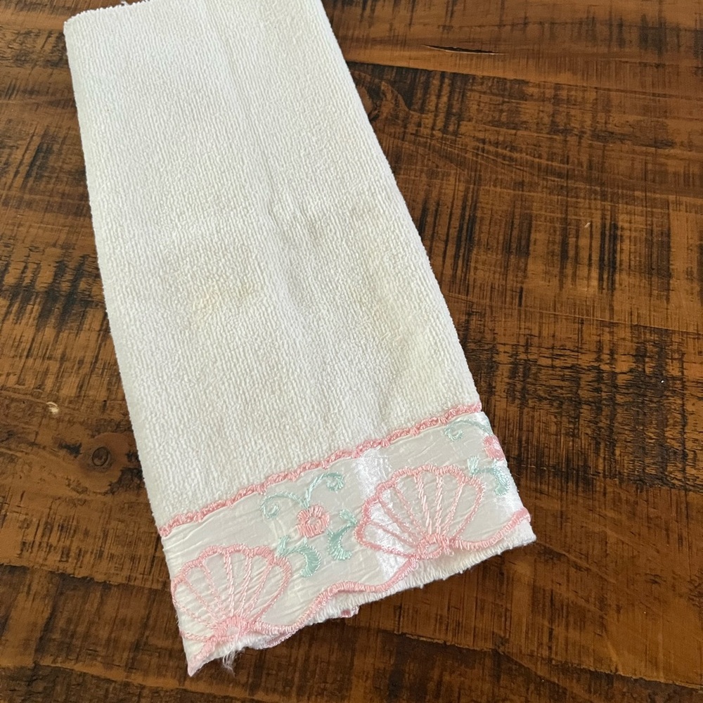 The Avanti Look 1979 Washcloth RN # 30517